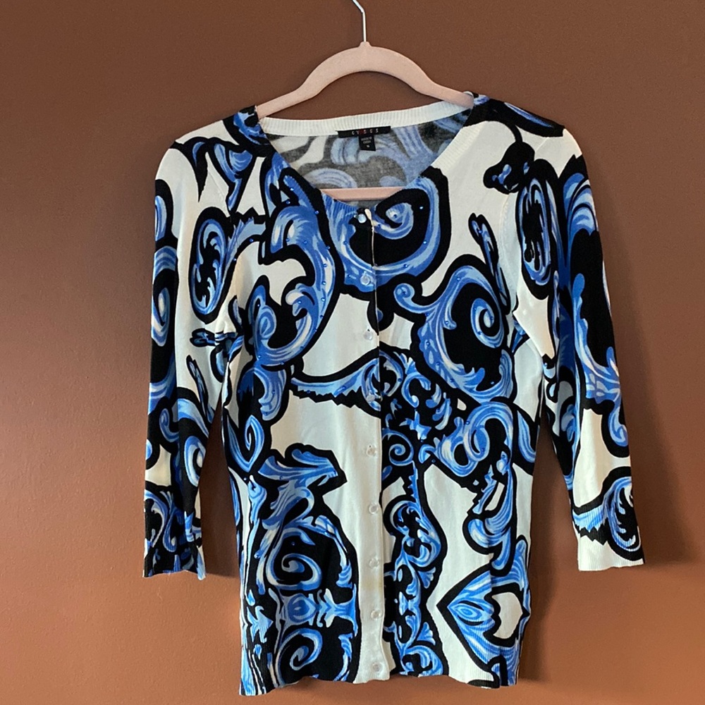 Beautiful cardigan made by Cyrus in size small.